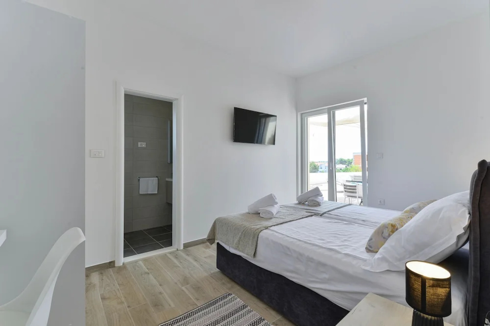 Modern & spacious villa with pool AE1445