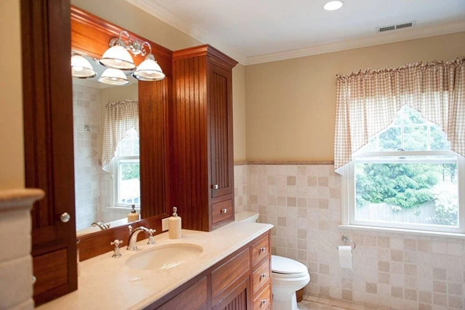 Suburban Getaway. Fire pit & Fireplace. Steam Shower