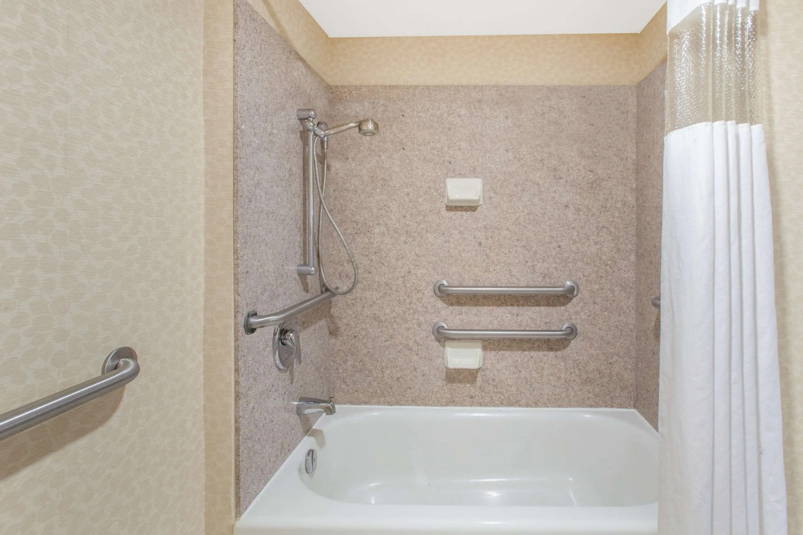 Hawthorn Suites by Wyndham Midwest City Tinker AFB