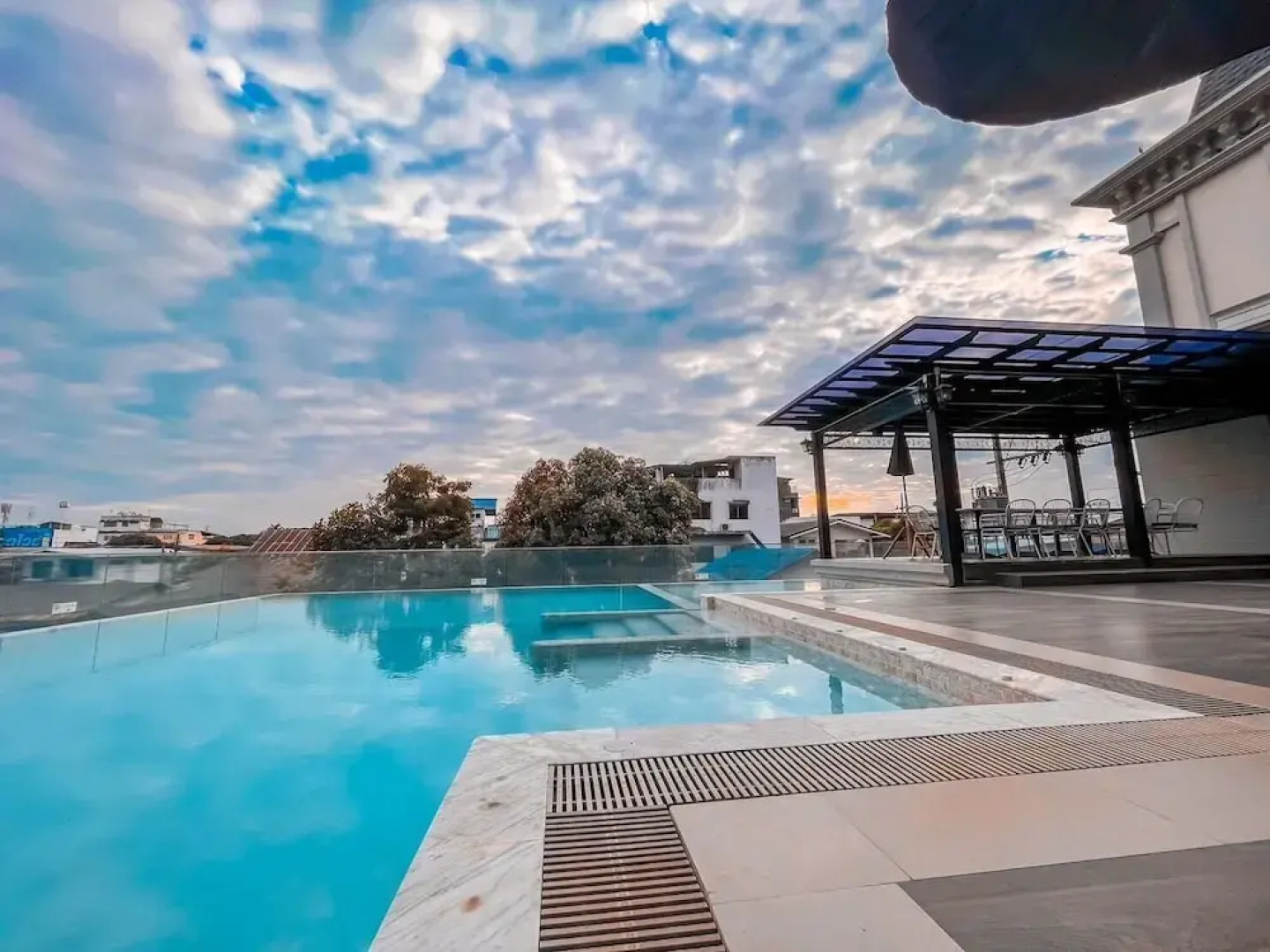 Huern Kan Thong Hotel