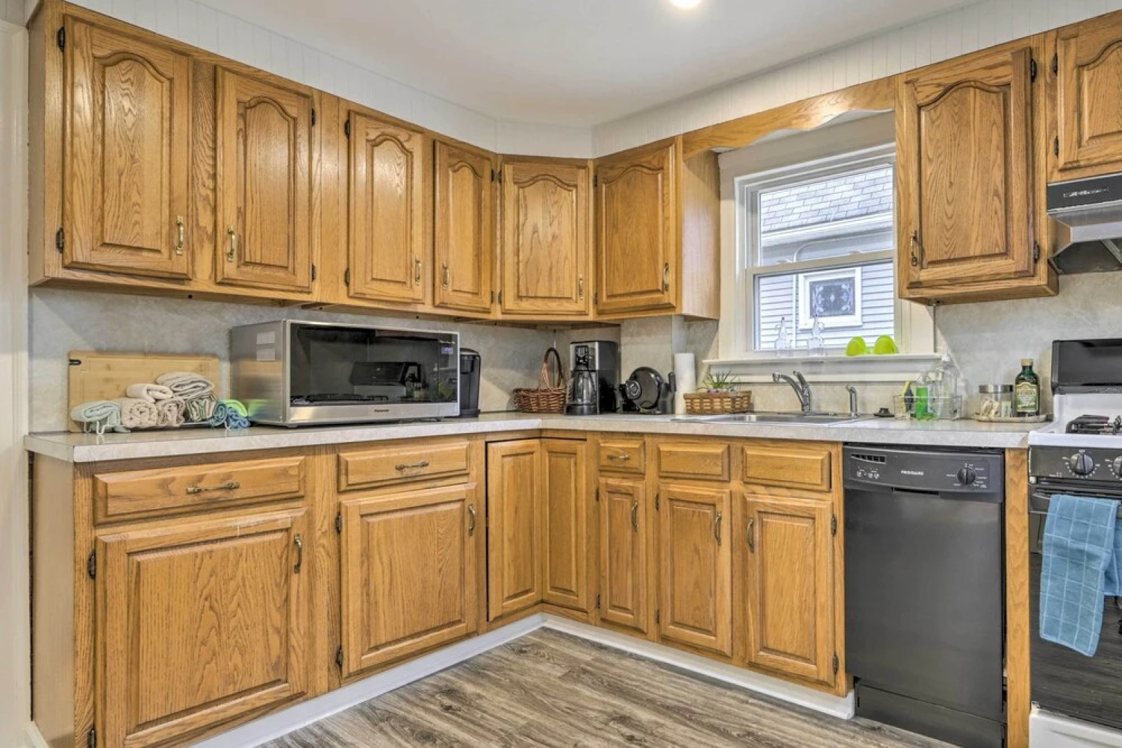 Charming Hamden Home: 2 Mi to Yale University