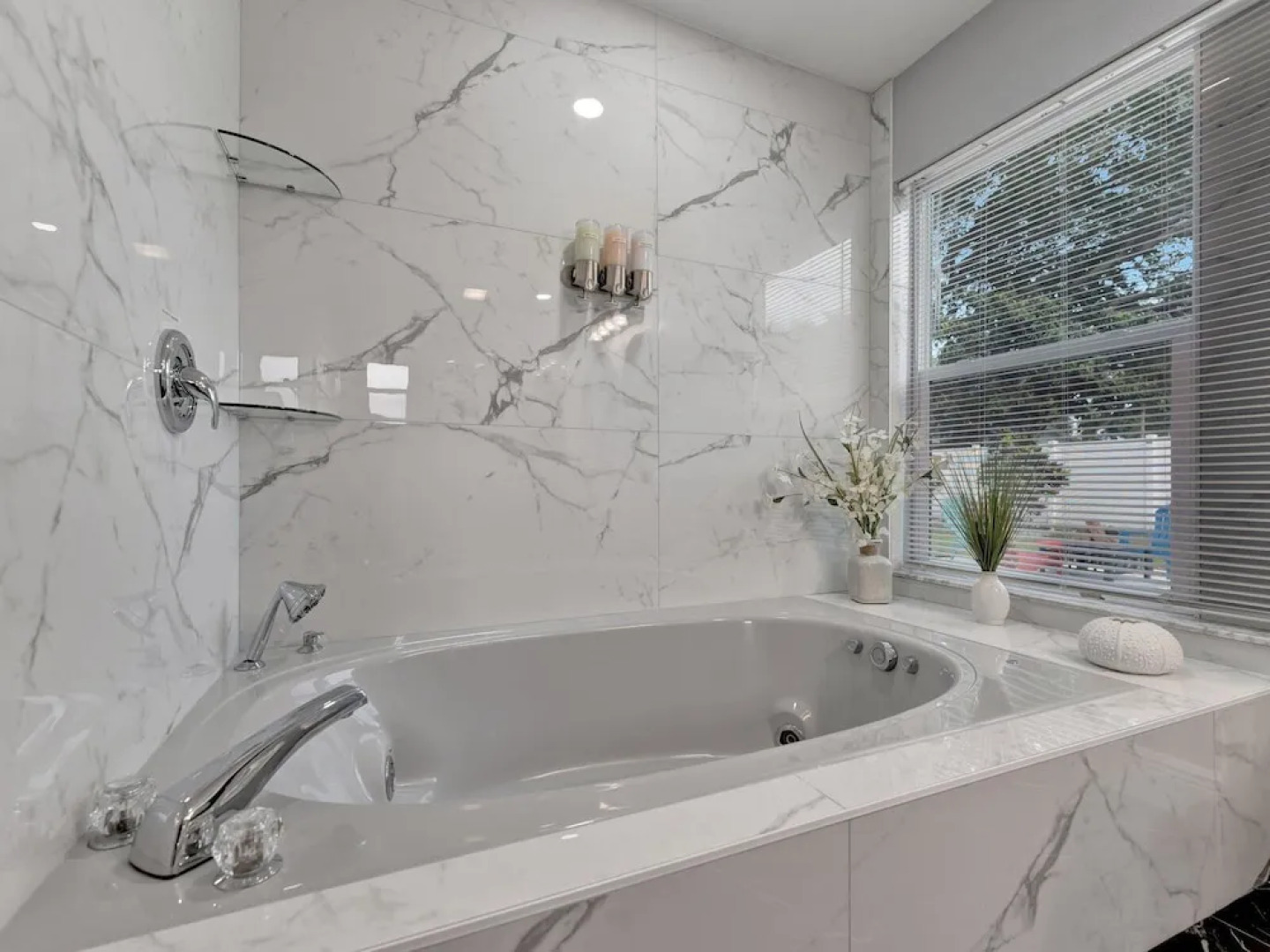 The Family Escape Hot Tub & BBQ near IRB