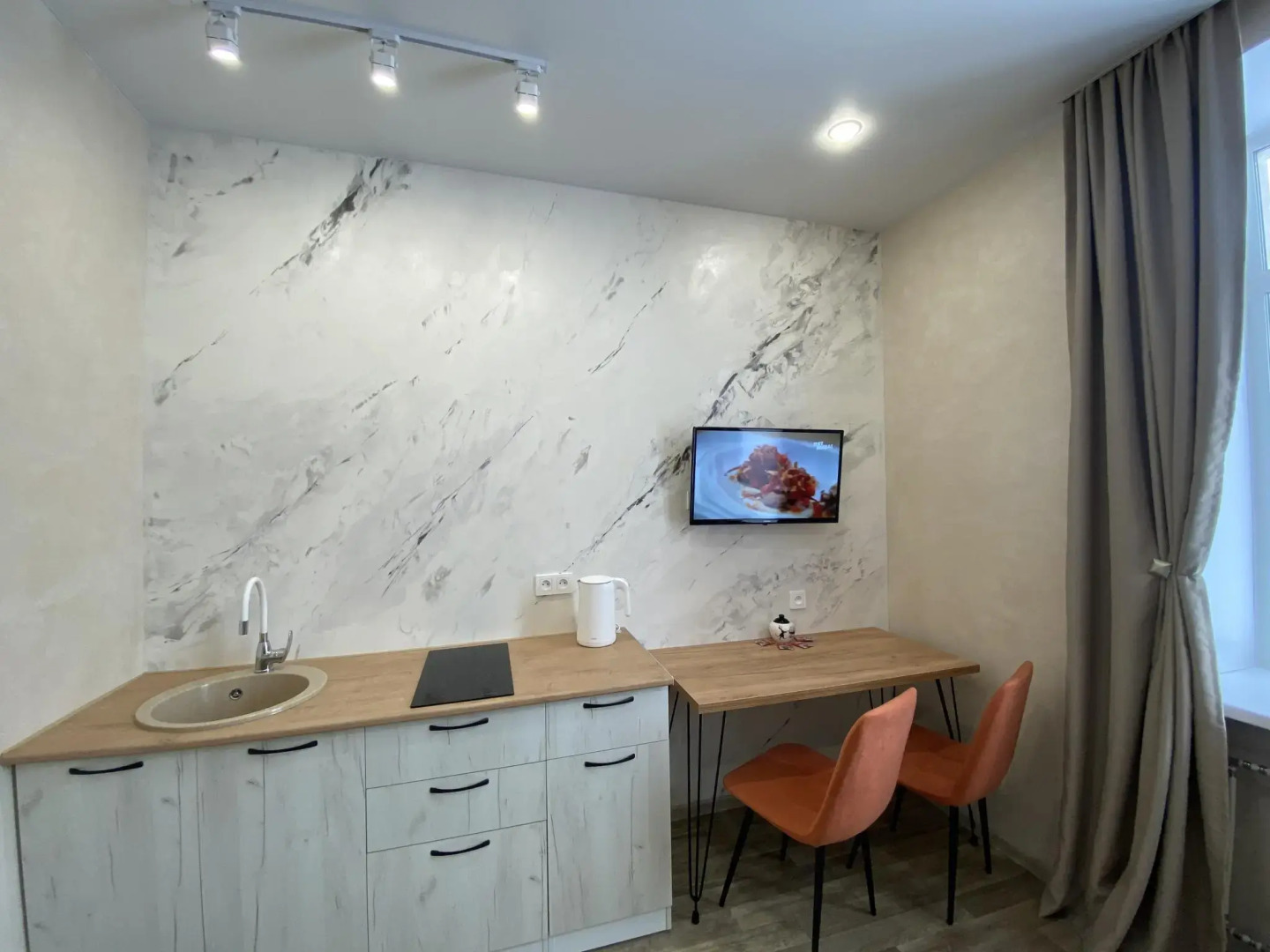 Желтый Нарцисс на улице Уральская