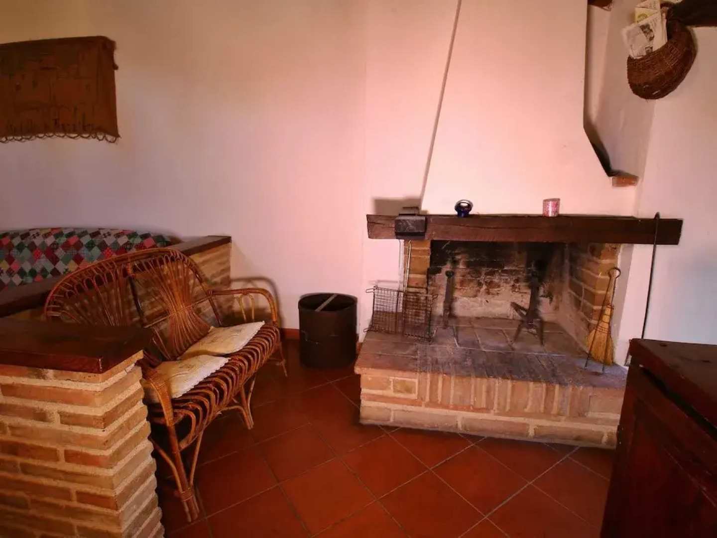 Umbria's Poolside Charm