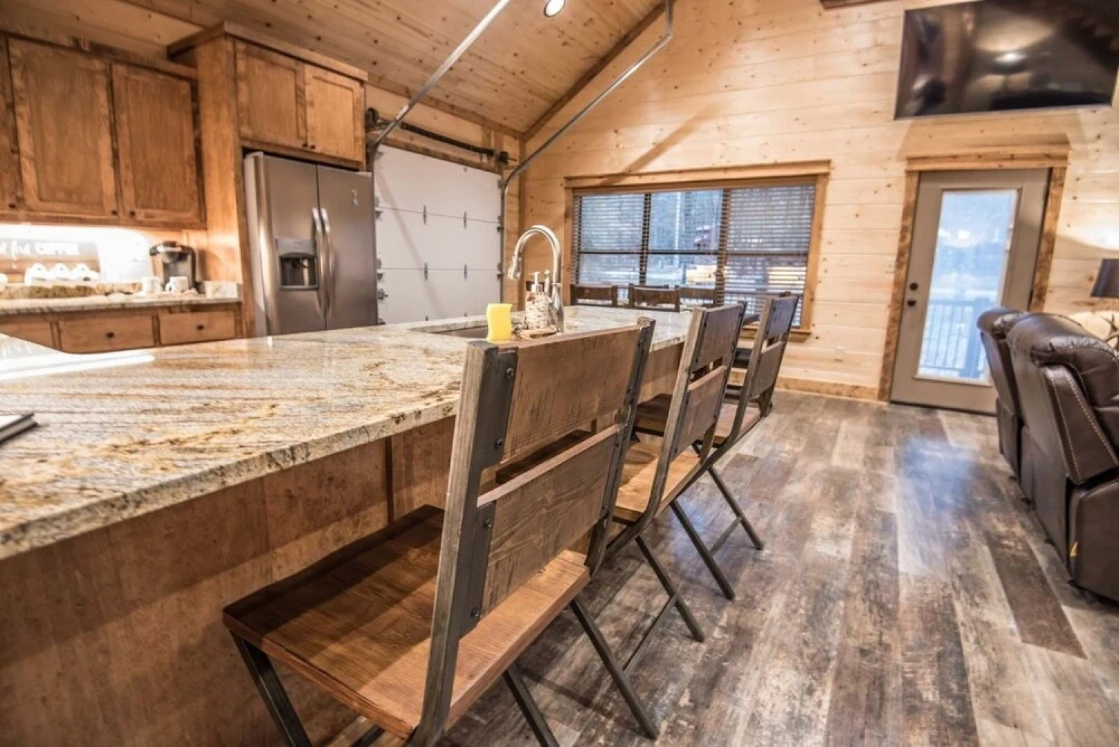 All Decked Out Cabin in the Woods With Fireplace, Bbq, and Swing Bed by Redawning