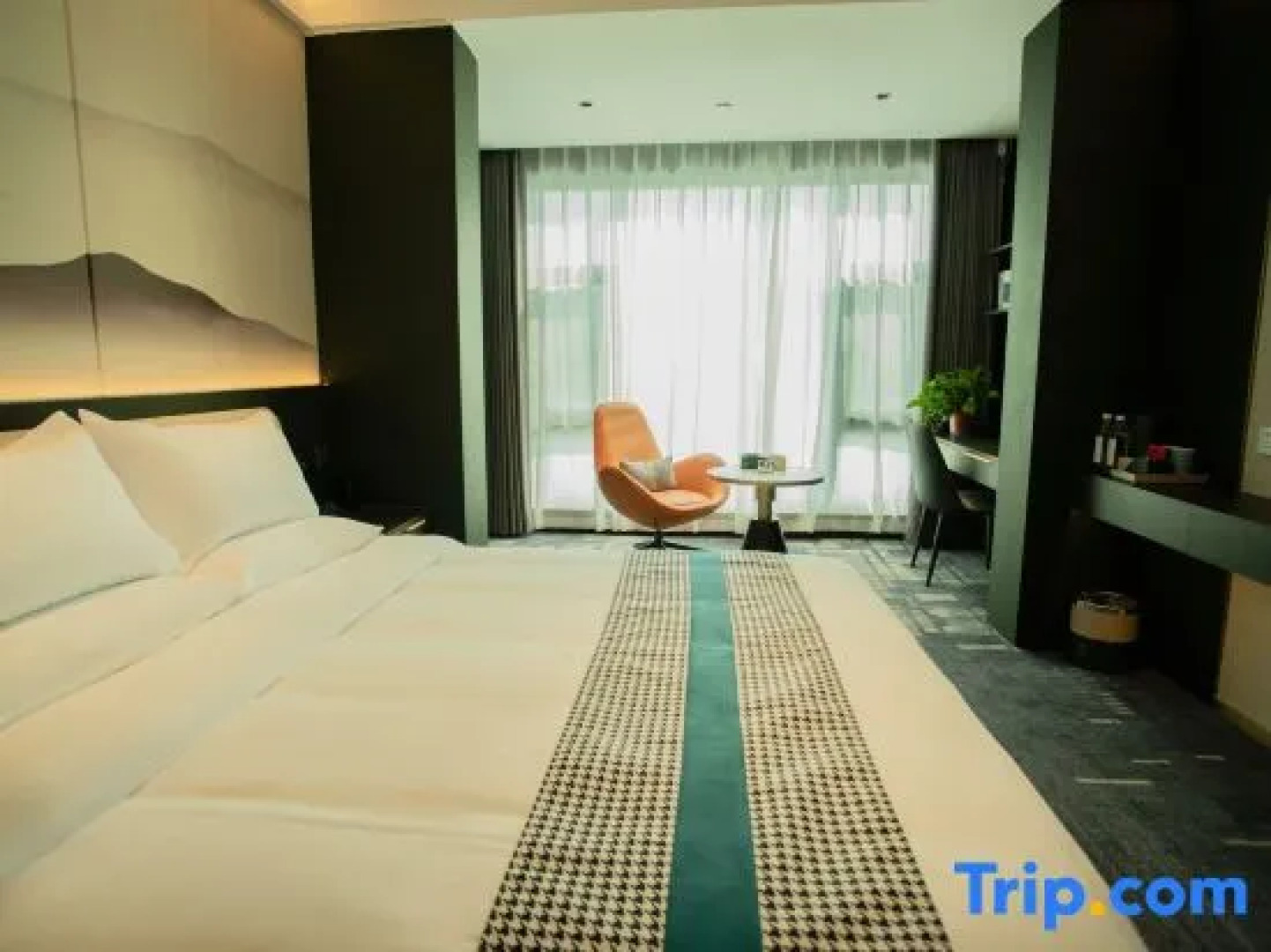 Yueshui Lanting Smart Hotel (Yuan Yongnian New Century Tianzhu Square)