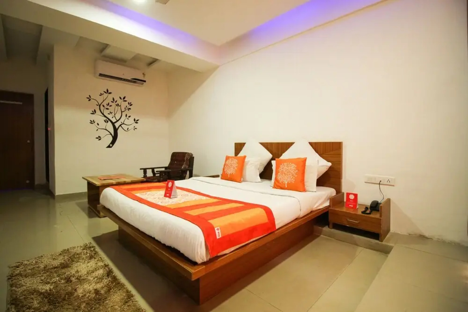 OYO 5122 Hotel Midway Residency