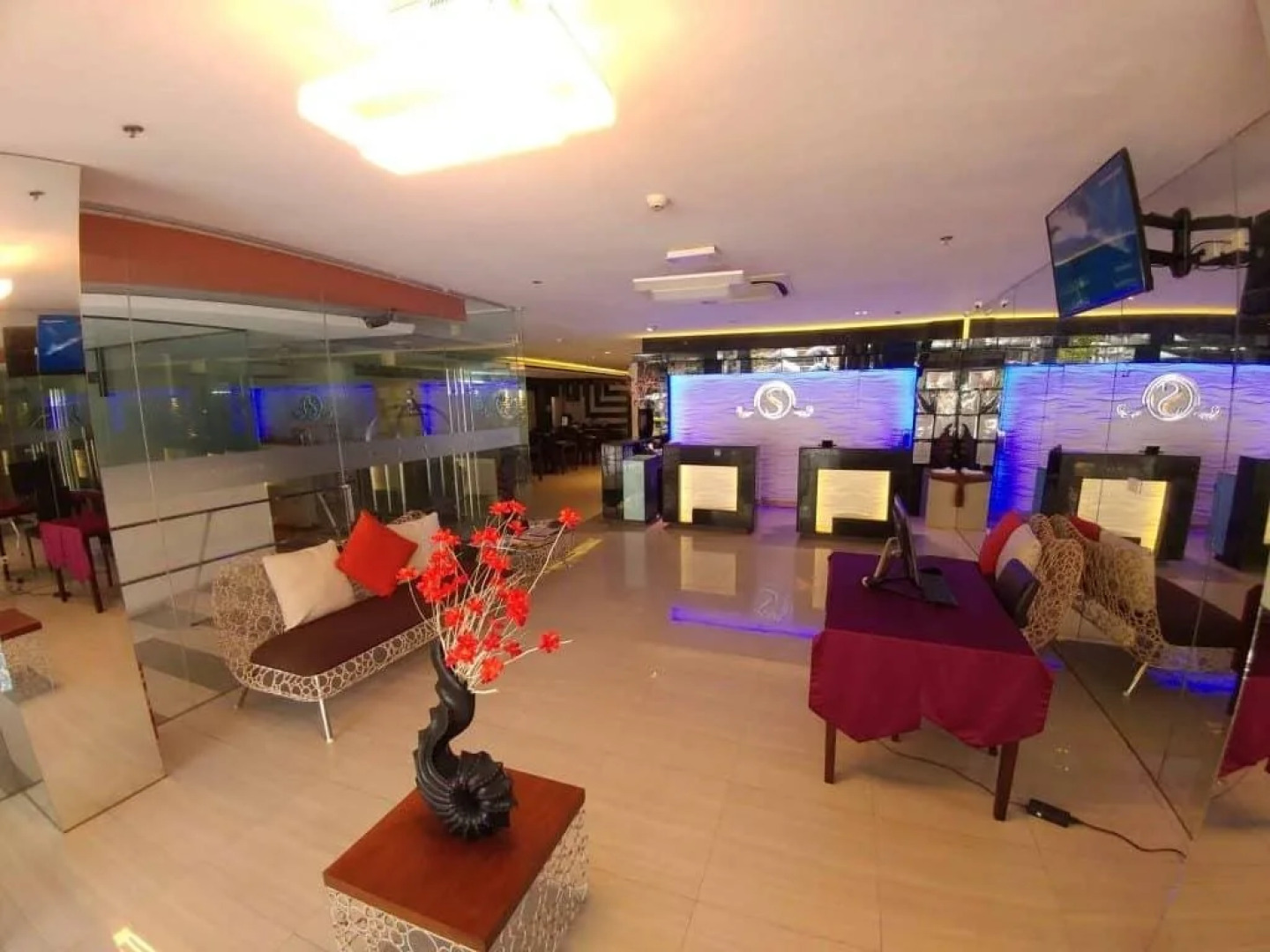 Southpole Central Hotel