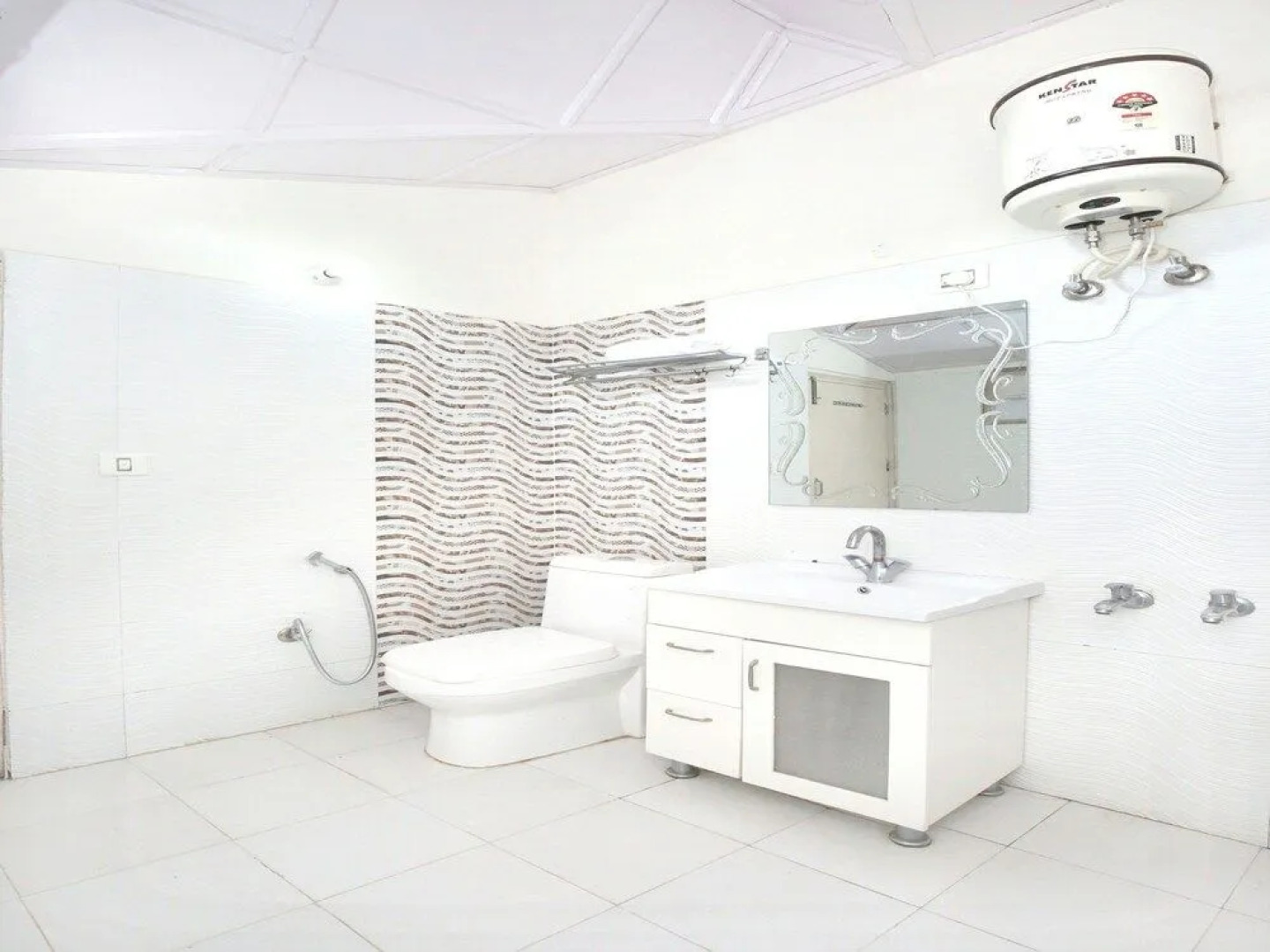 OYO 12185 Home Wayside Villa 3BHK Apartment Kasauli