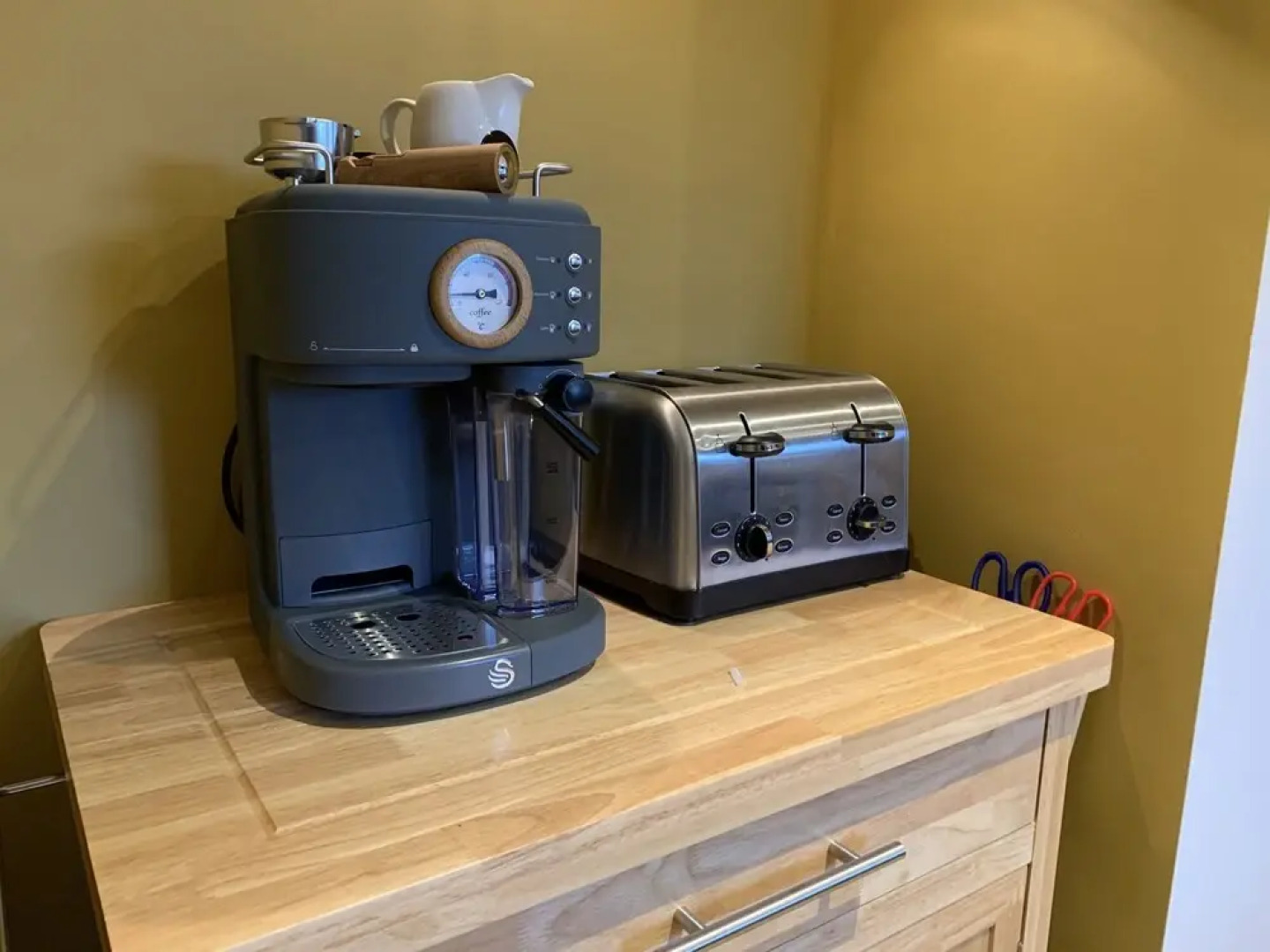 Min-Y-Fford, 19th century cottage, sleeps 8