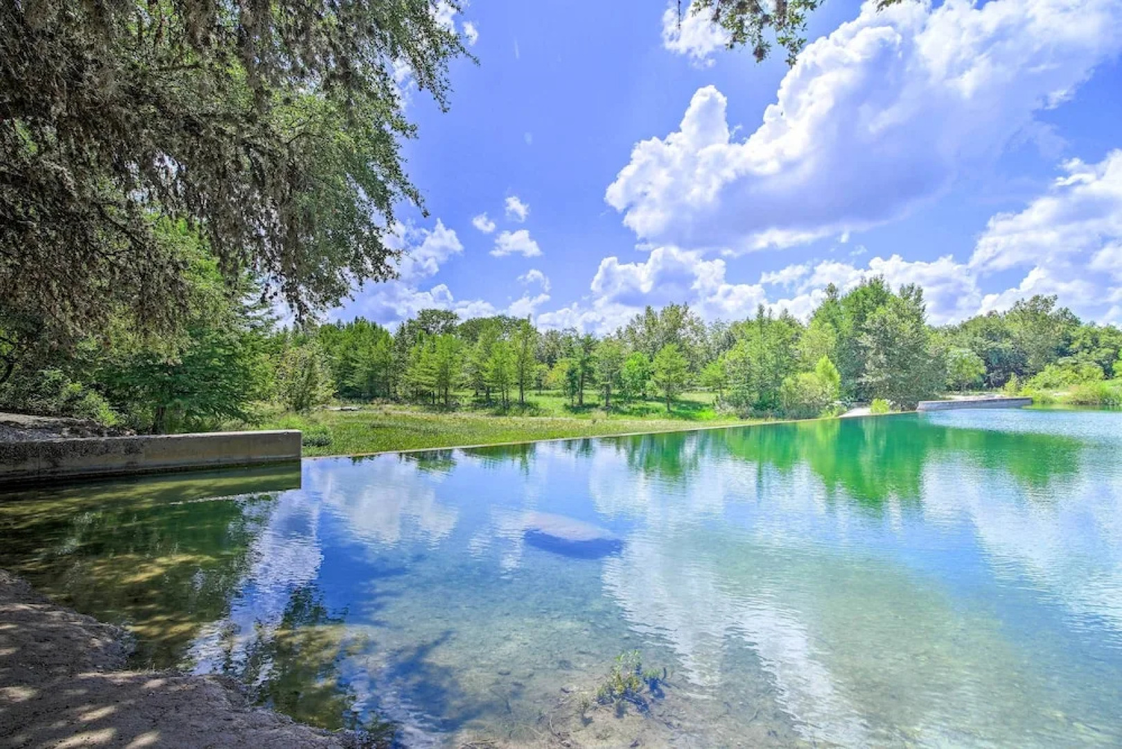 Utopia Family Home, 2 Blocks to Utopia Park!