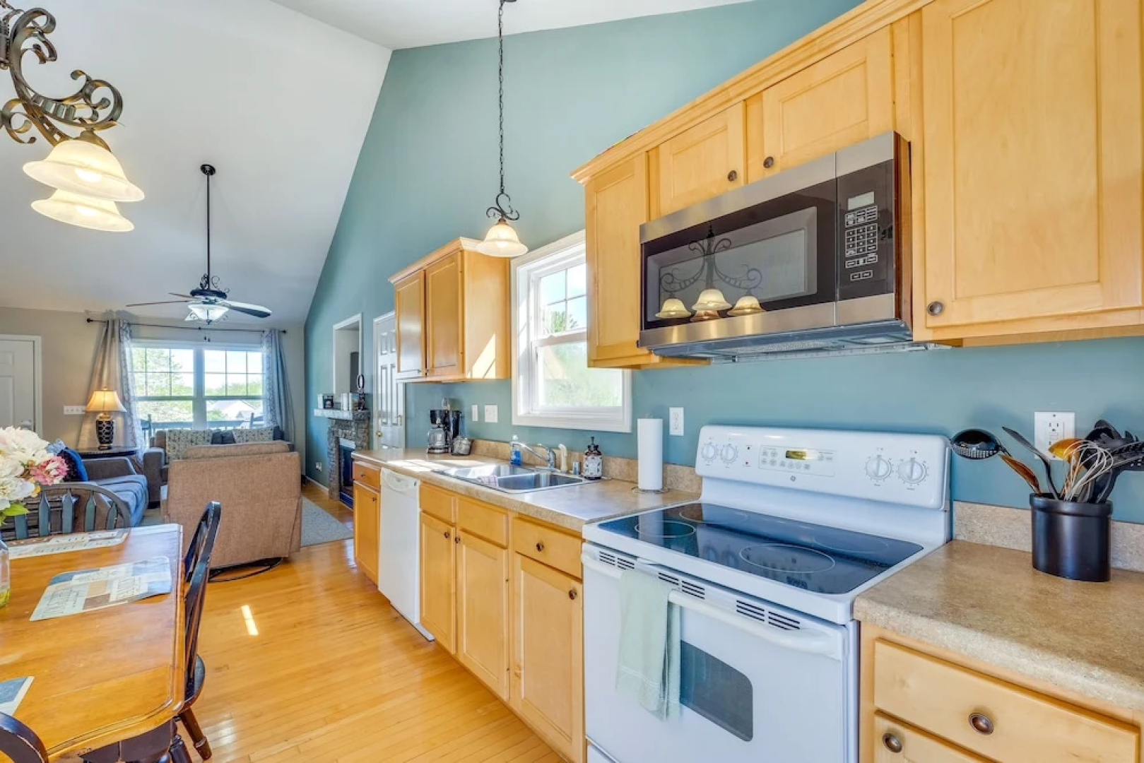 Taylorsville Lake Cottage Rental w/ Hot Tub!