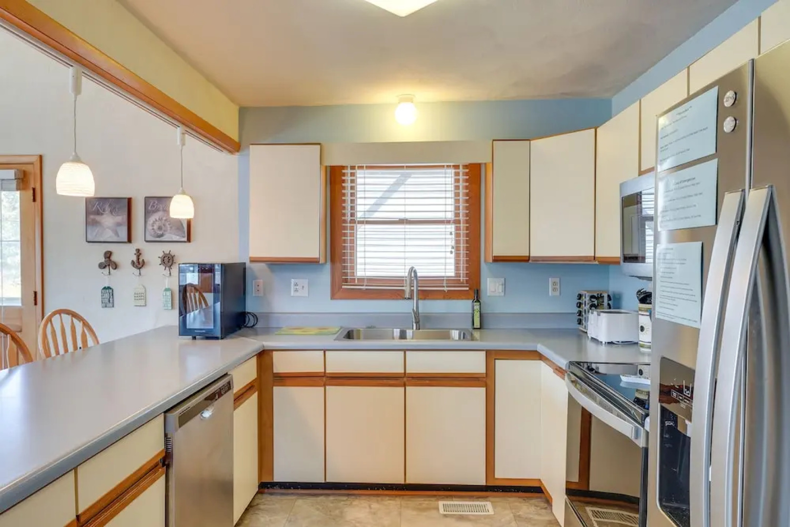 Boat Dock & Kayak: OBX Getaway on the Harbour