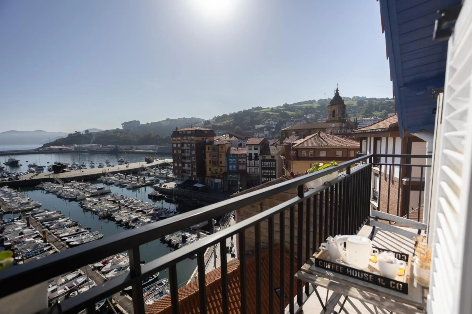 Torrontero con vistas al mar