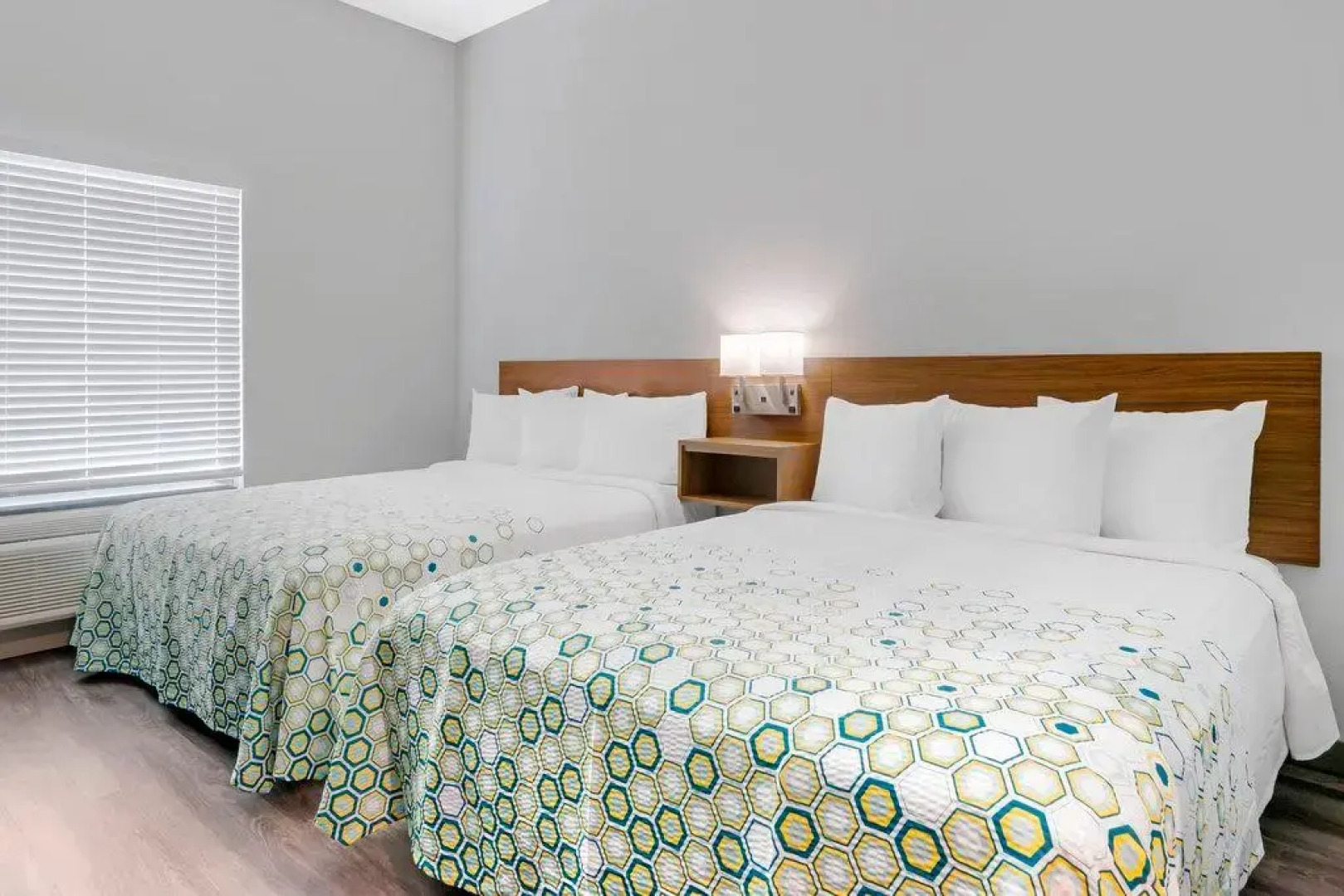 HomeTowne Studios by Red Roof Tampa - Airport