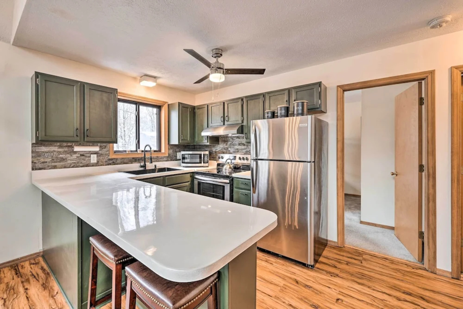 Walk to Arrowhead Lake: Cabin w/ Private Hot Tub!