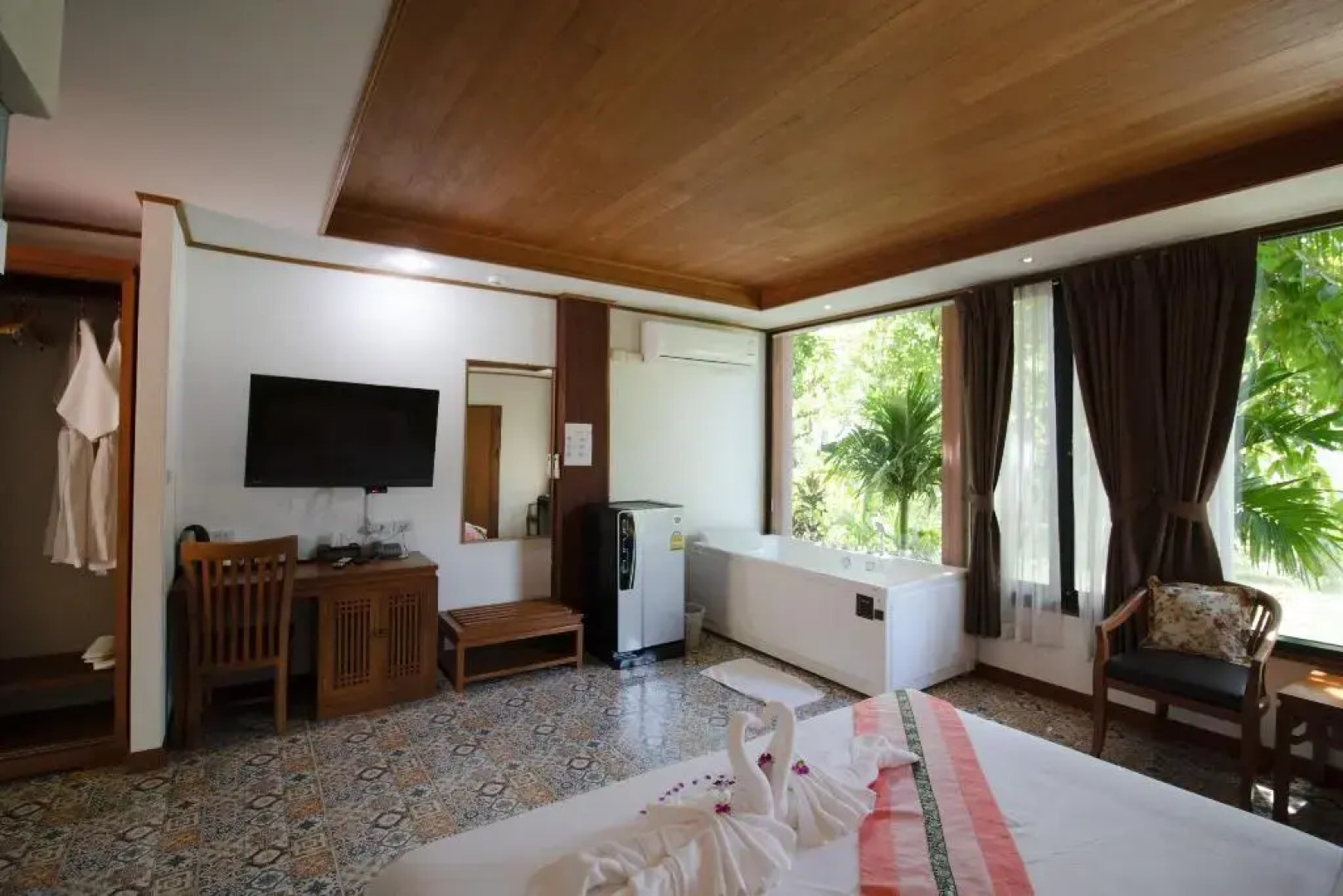 Royal Train Garden Resort By Zuzu