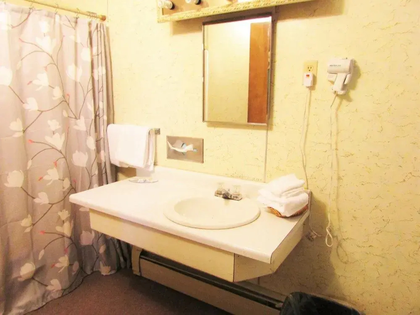 Traveler's Inn Motel