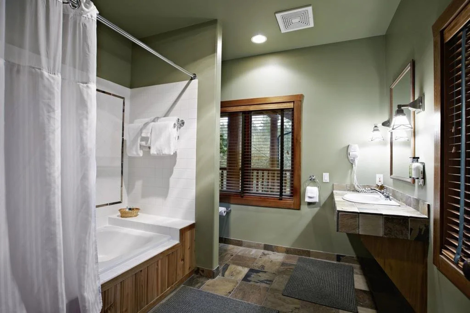 Lakedale Resort at Three Lakes