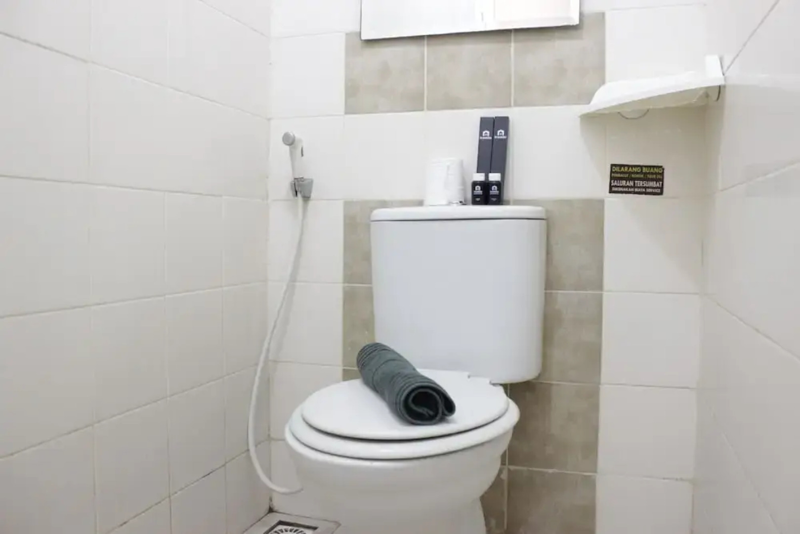 Strategic & Comfy 2Br Apartment At The Edge Near Unjani