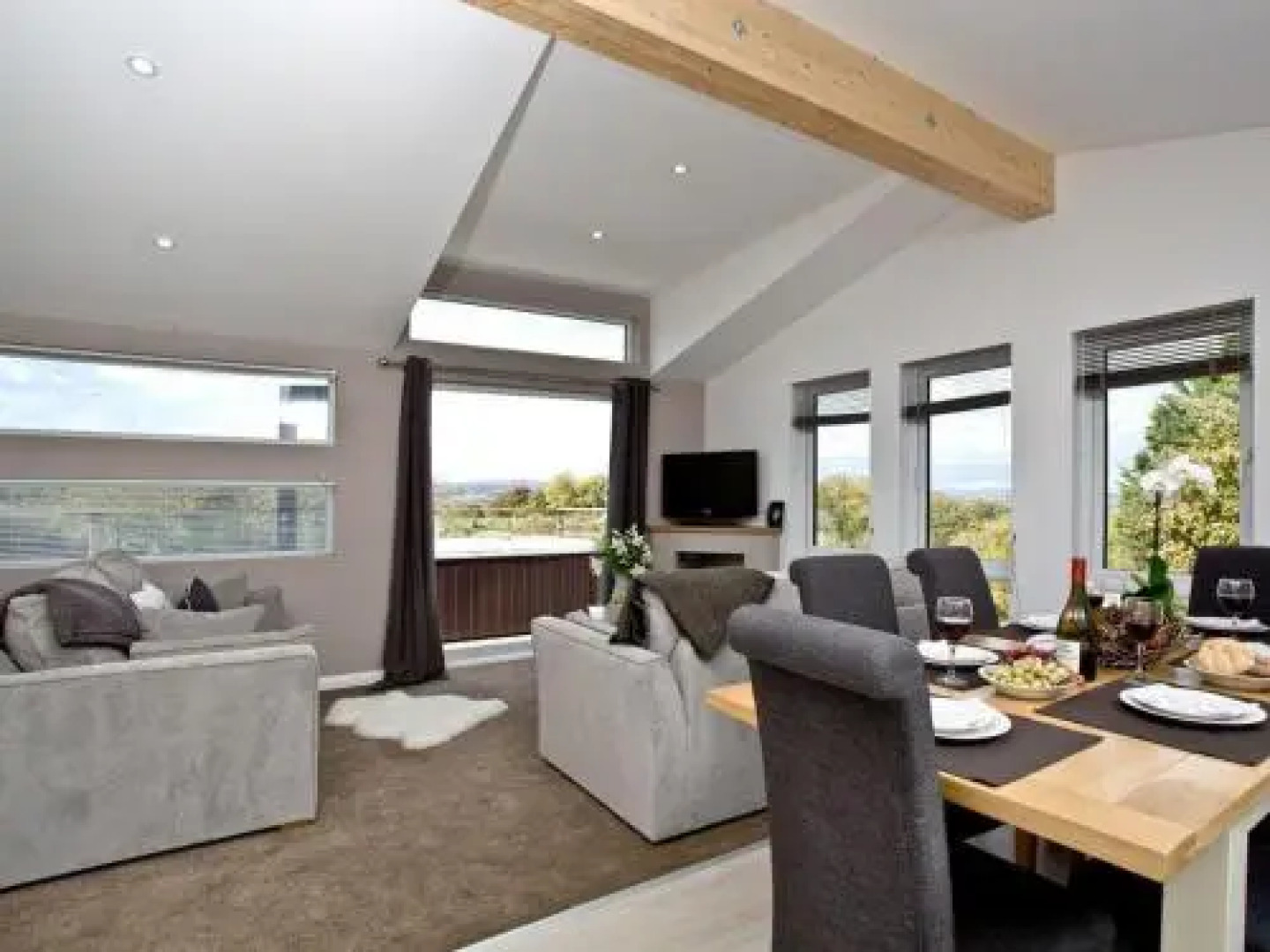 Moorlands House (SW-bound)