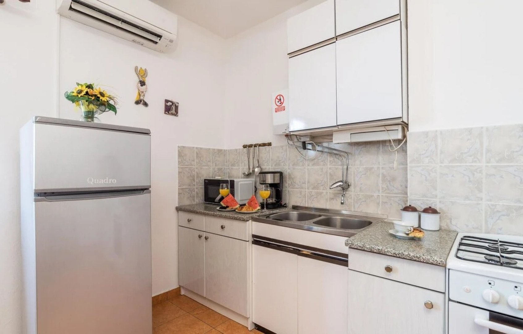 Beautiful Home in Prizna With 2 Bedrooms and Wifi