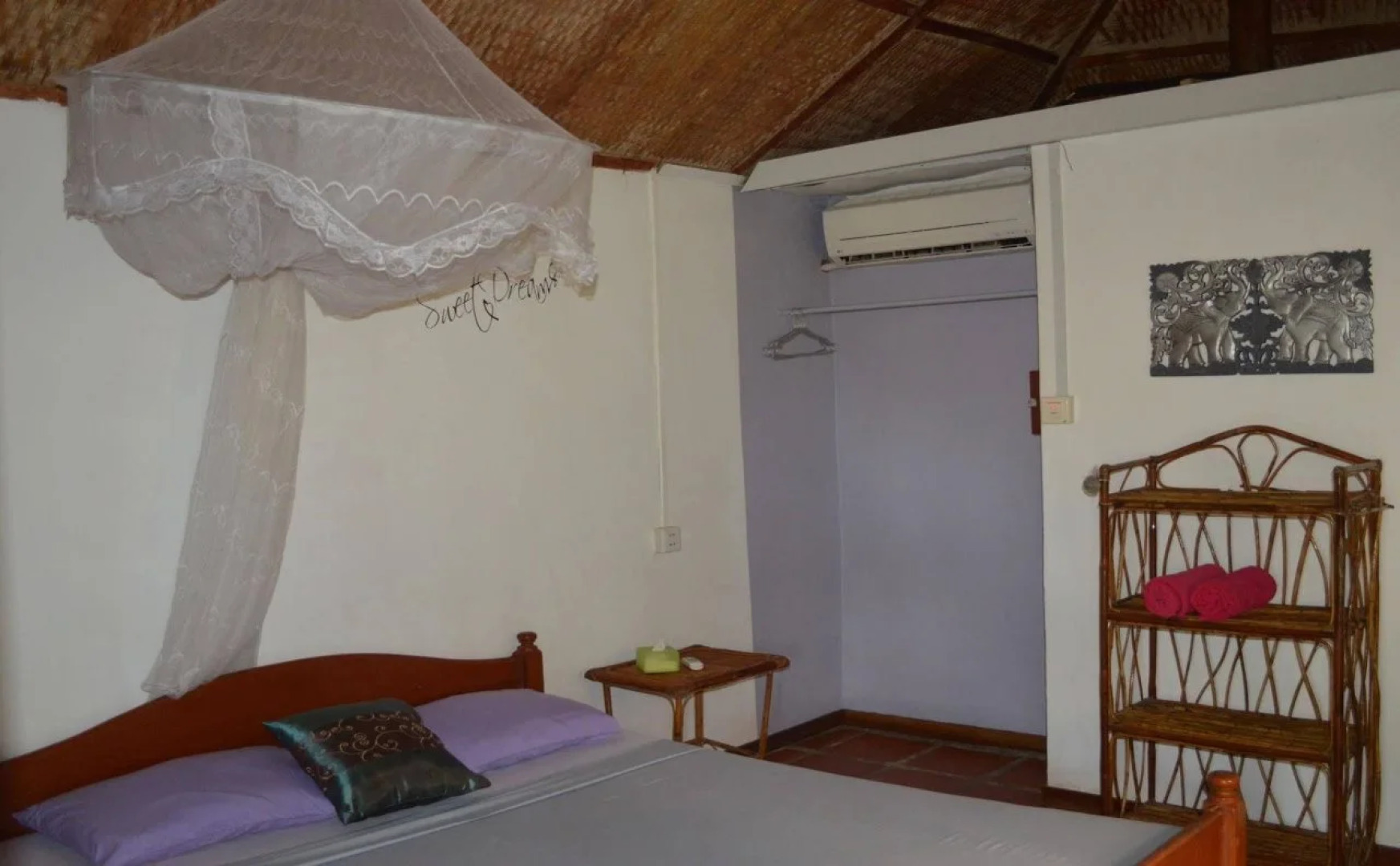 Laluna Bungalows & Restaurant