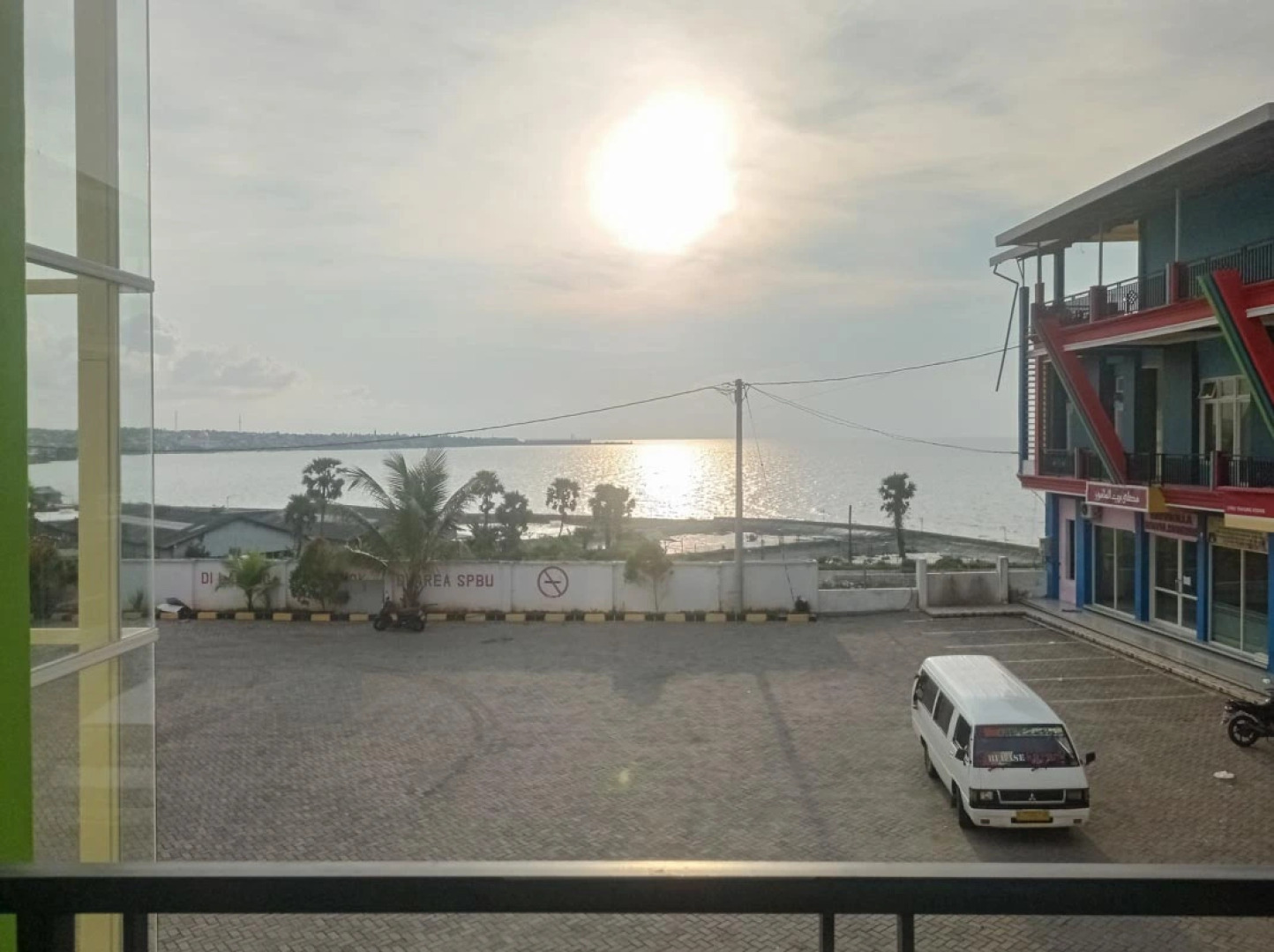 Grand Kencana Guesthouse near Wisata Bahari Lamongan