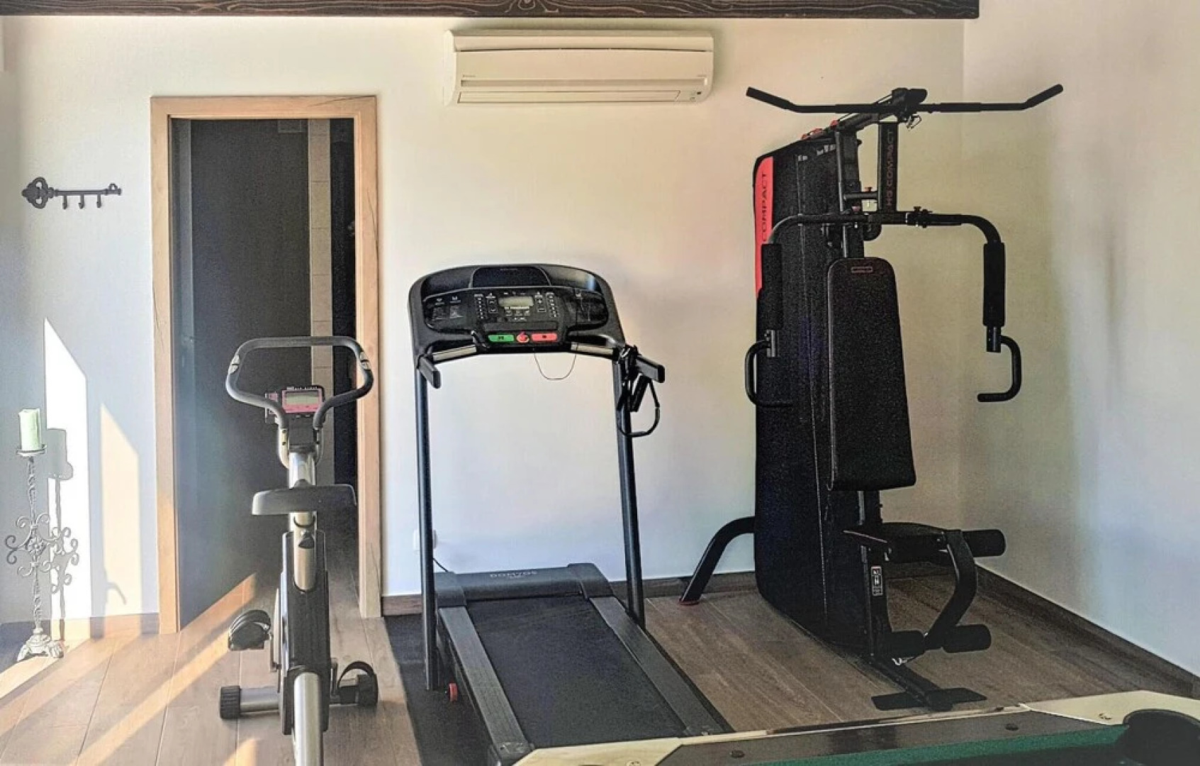 Amazing Home in Donje Sitno with Outdoor Swimming Pool, Hot Tub & 4 Bedrooms