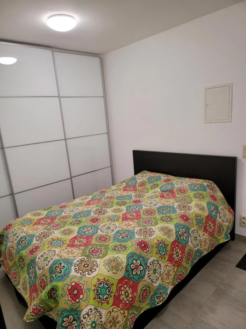 Studio 105 op zeedijk met frontaal zeezicht 1ste verdiep