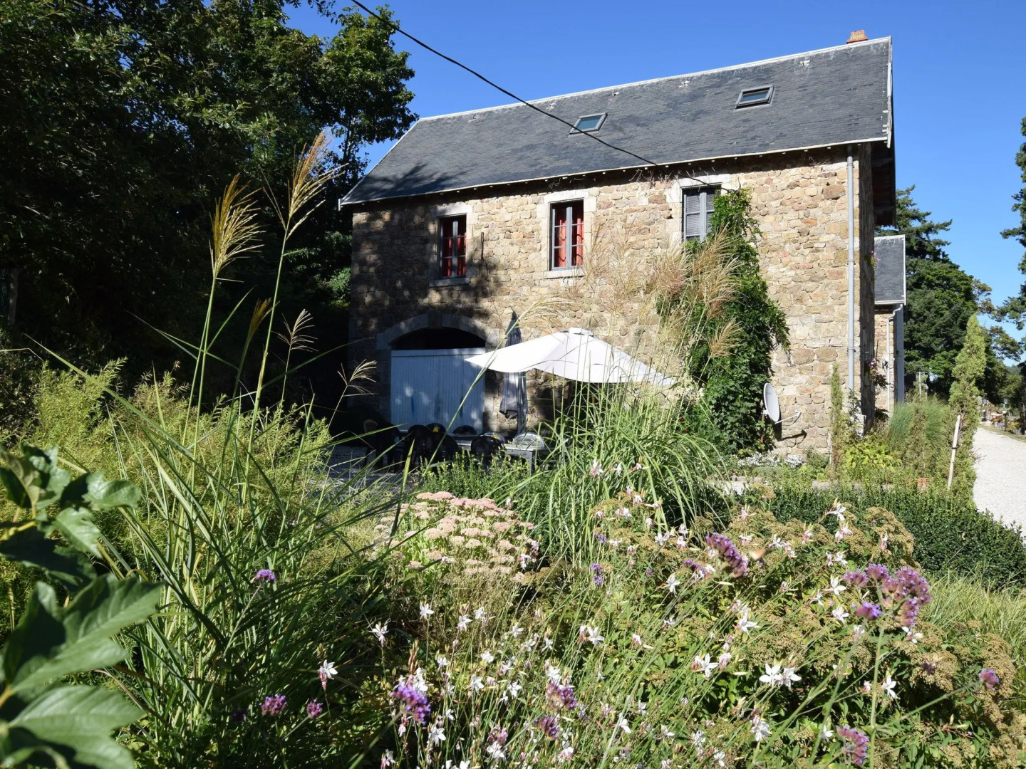 Former coach house in castle with park, large swimming pool in North Ardèche