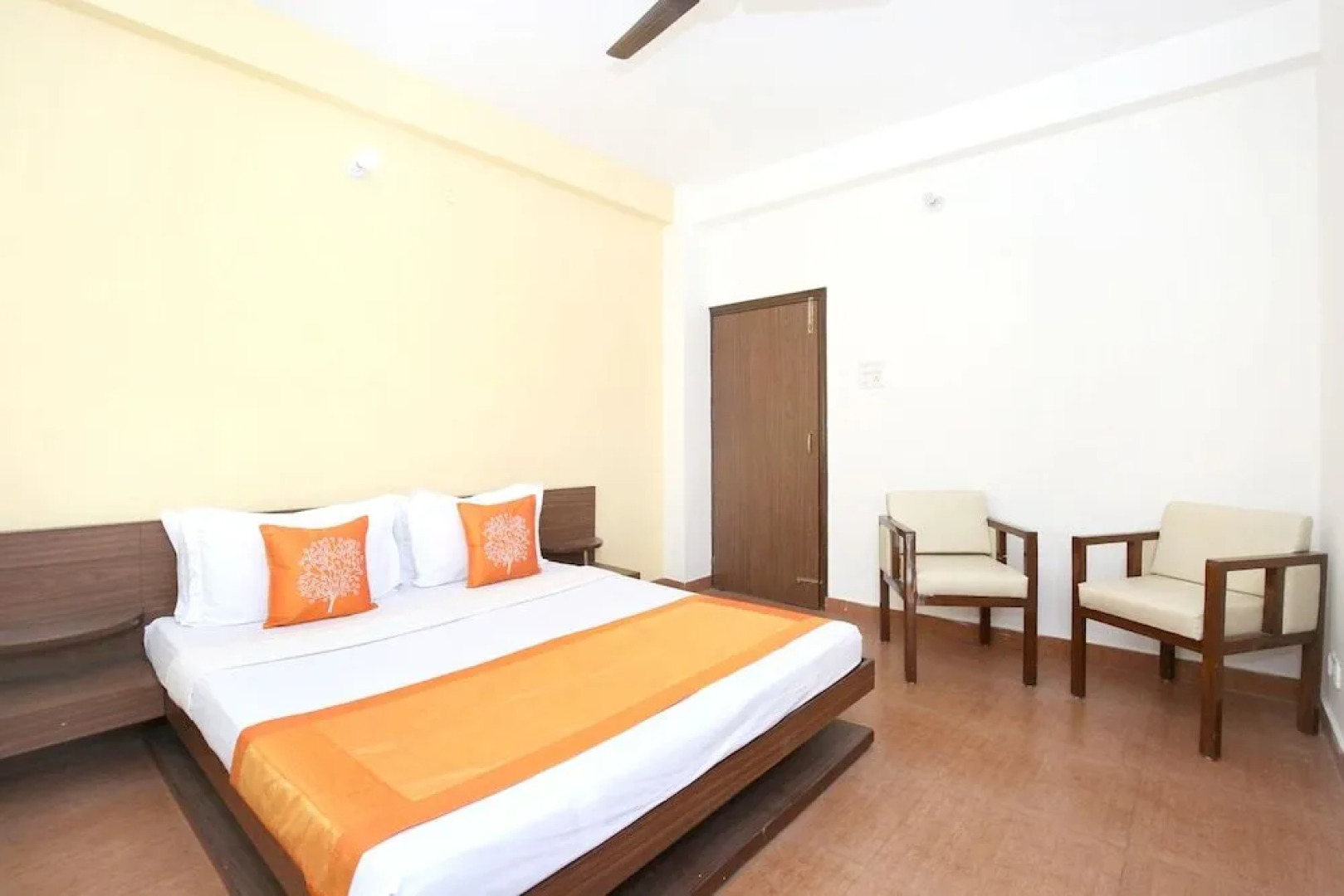 OYO 10985 Home Spacious 1BHK Barog