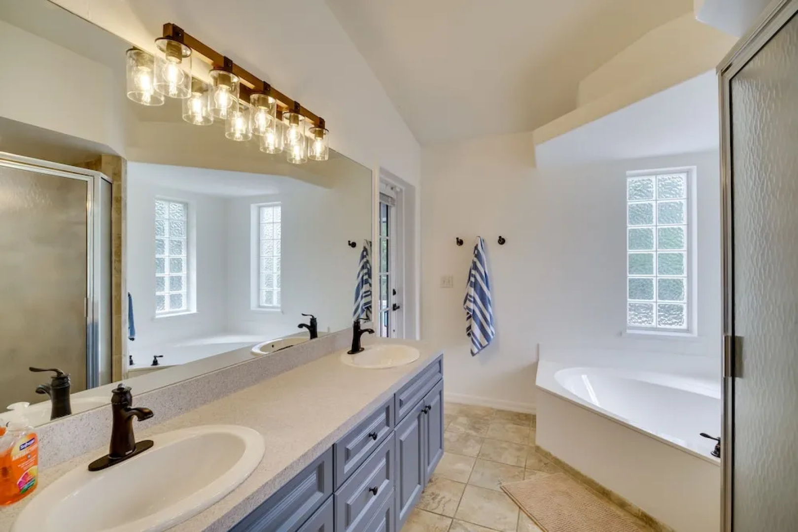 'casa Blanco' Escape w/ Fire Pit in Sebastian!