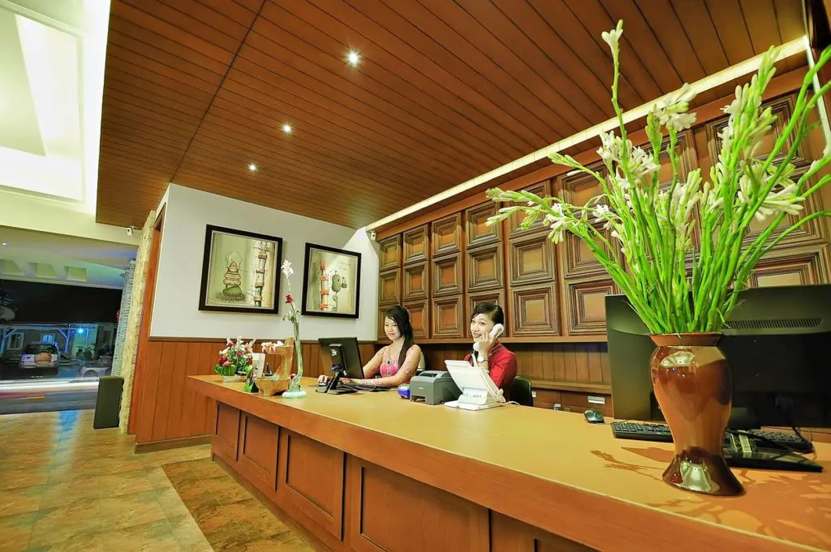 Alron Hotel Kuta Powered by Archipelago