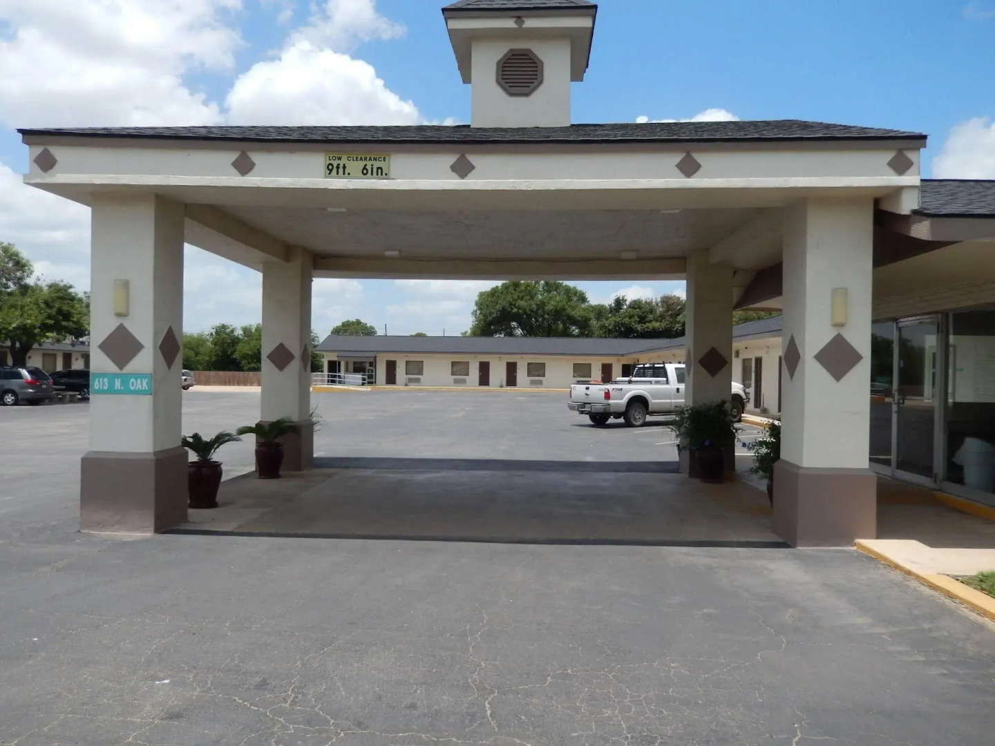 Pearsall Executive Inn