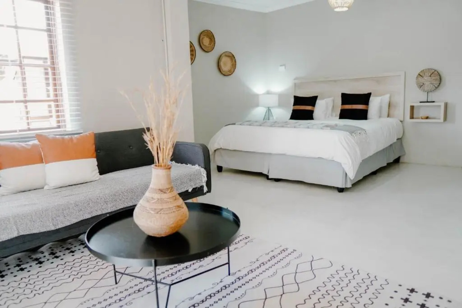 Lighthouse Guesthouse & Cafe