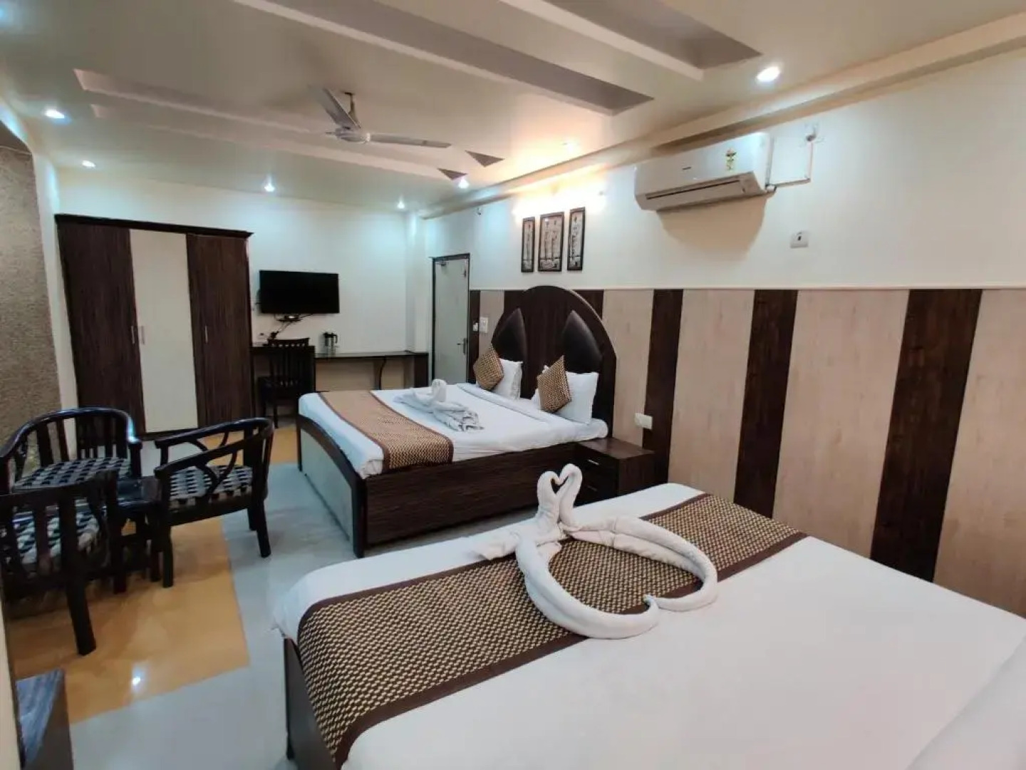 OYO 19453 Hotel Holy Basil