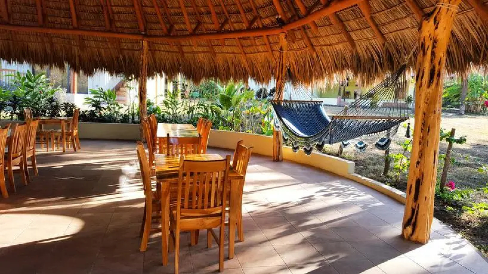 Las Palmeras Beach Hotel