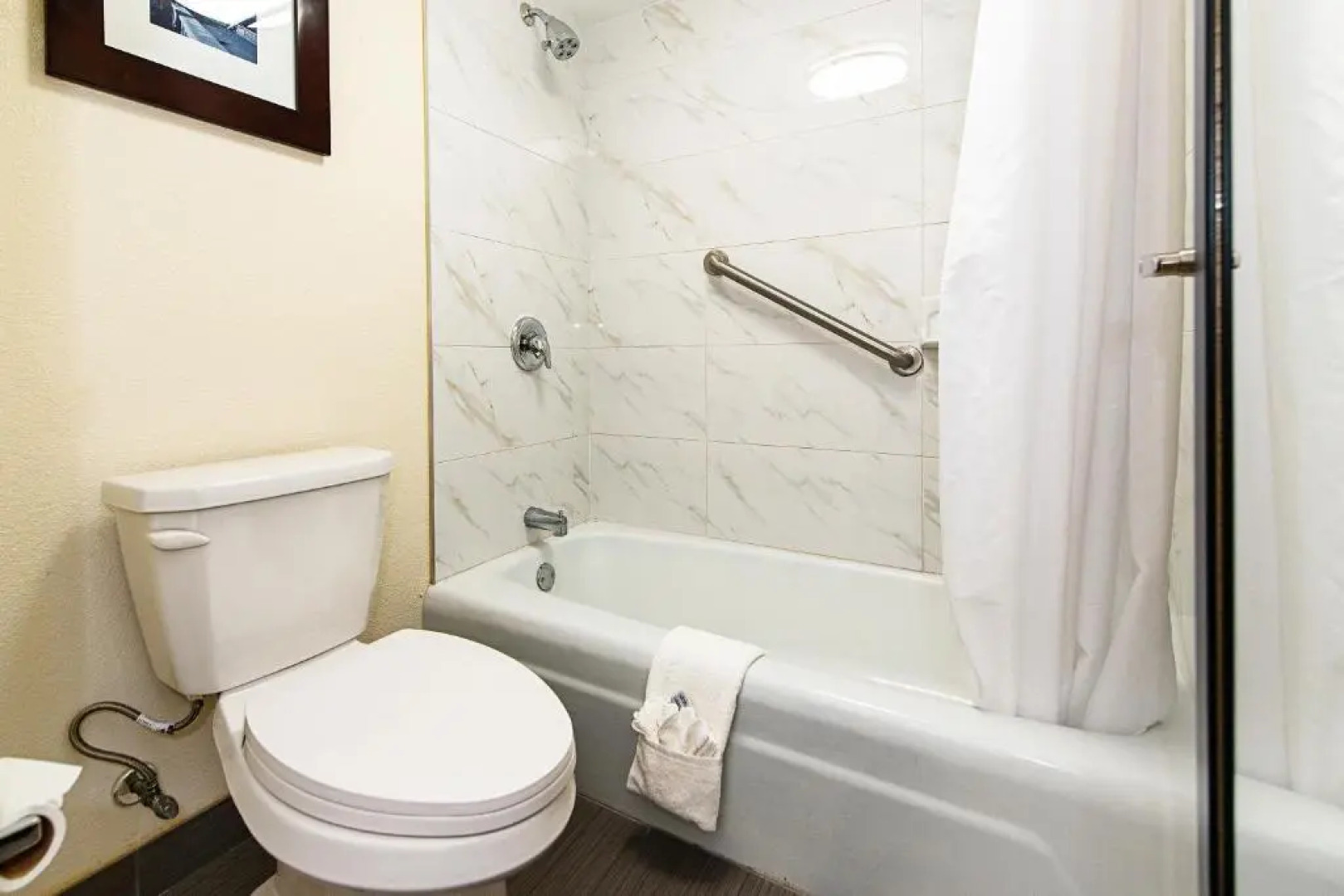 Rodeway Inn & Suites