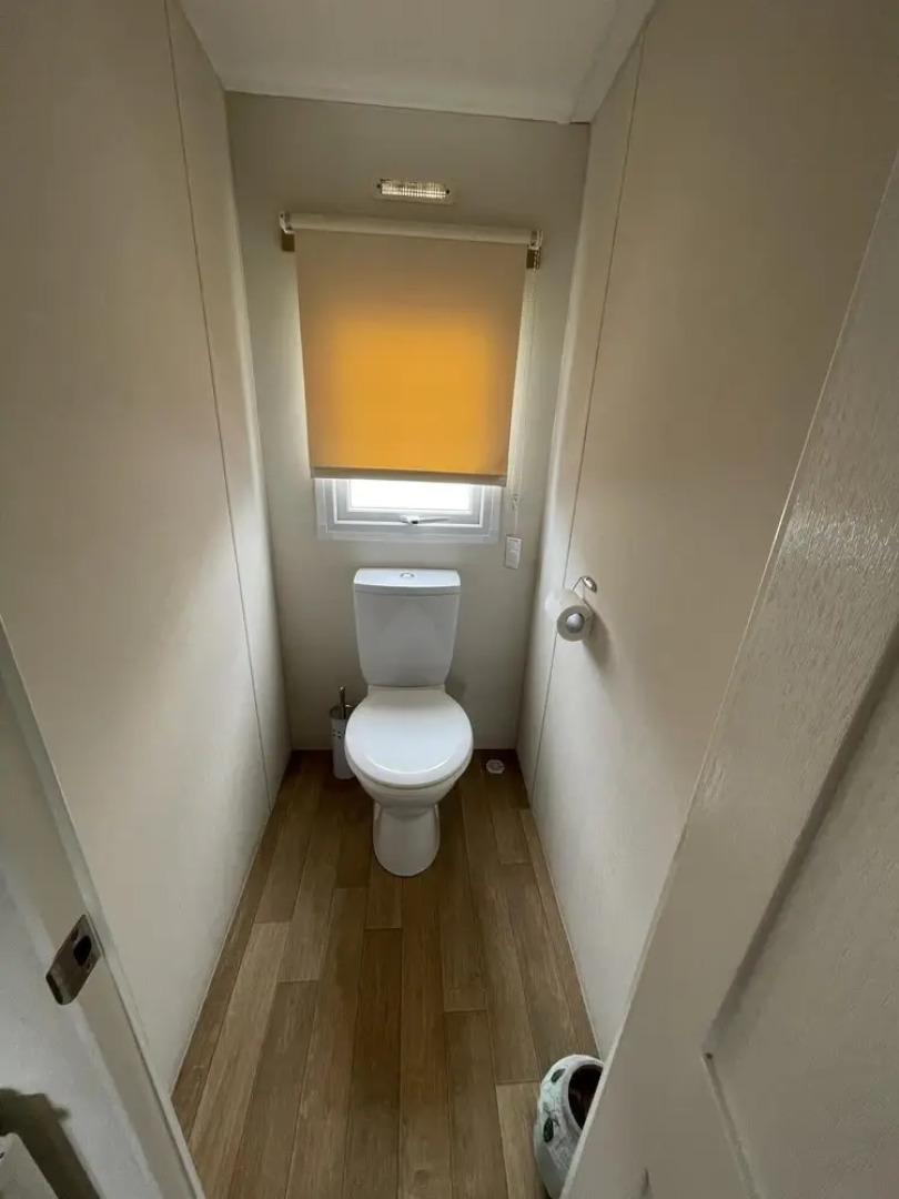 Caravan - Sleeps 10 - Pet Friendly - Parking