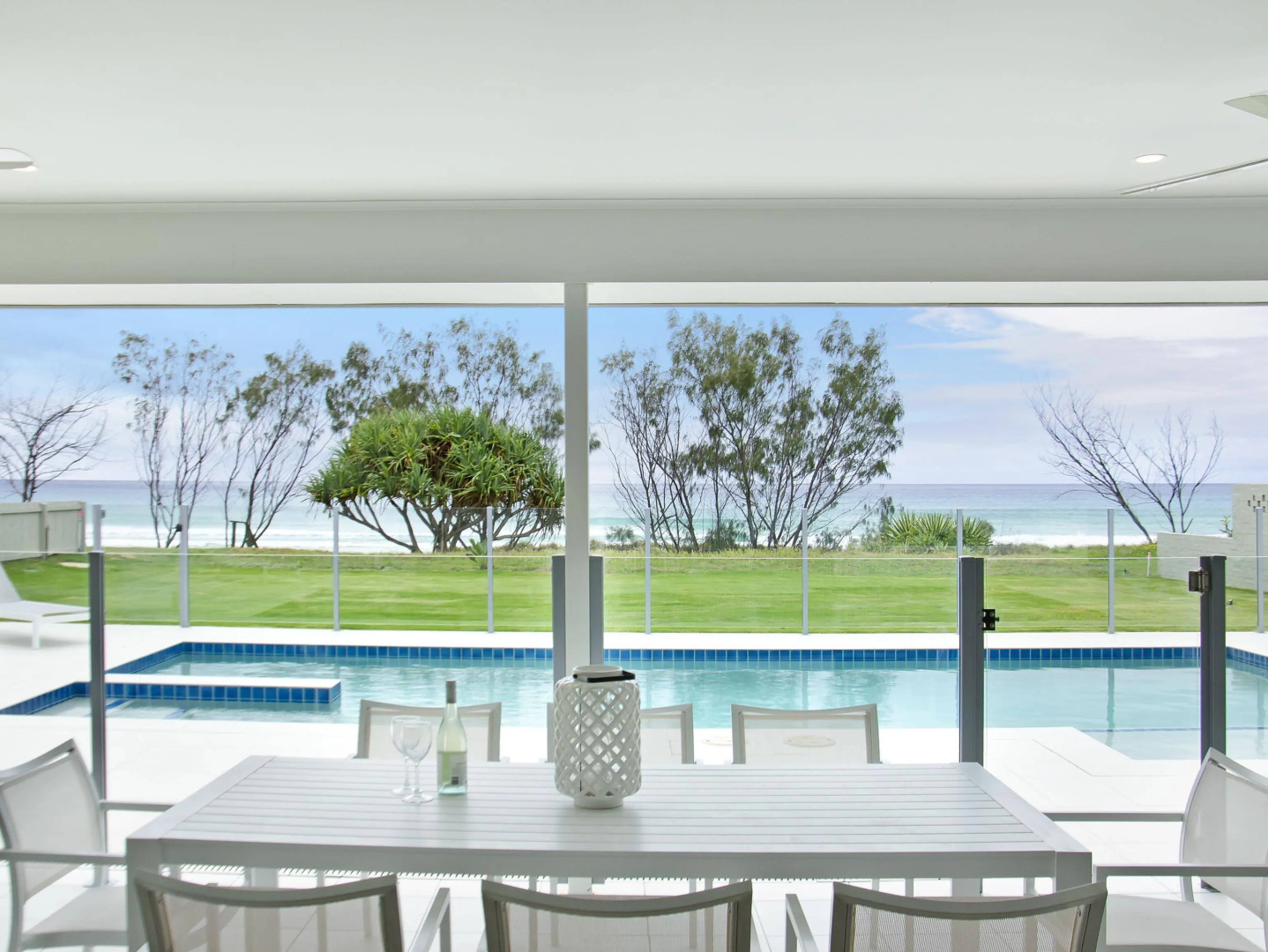 Sentosa on Tugun - Beachfront 5 Bedroom