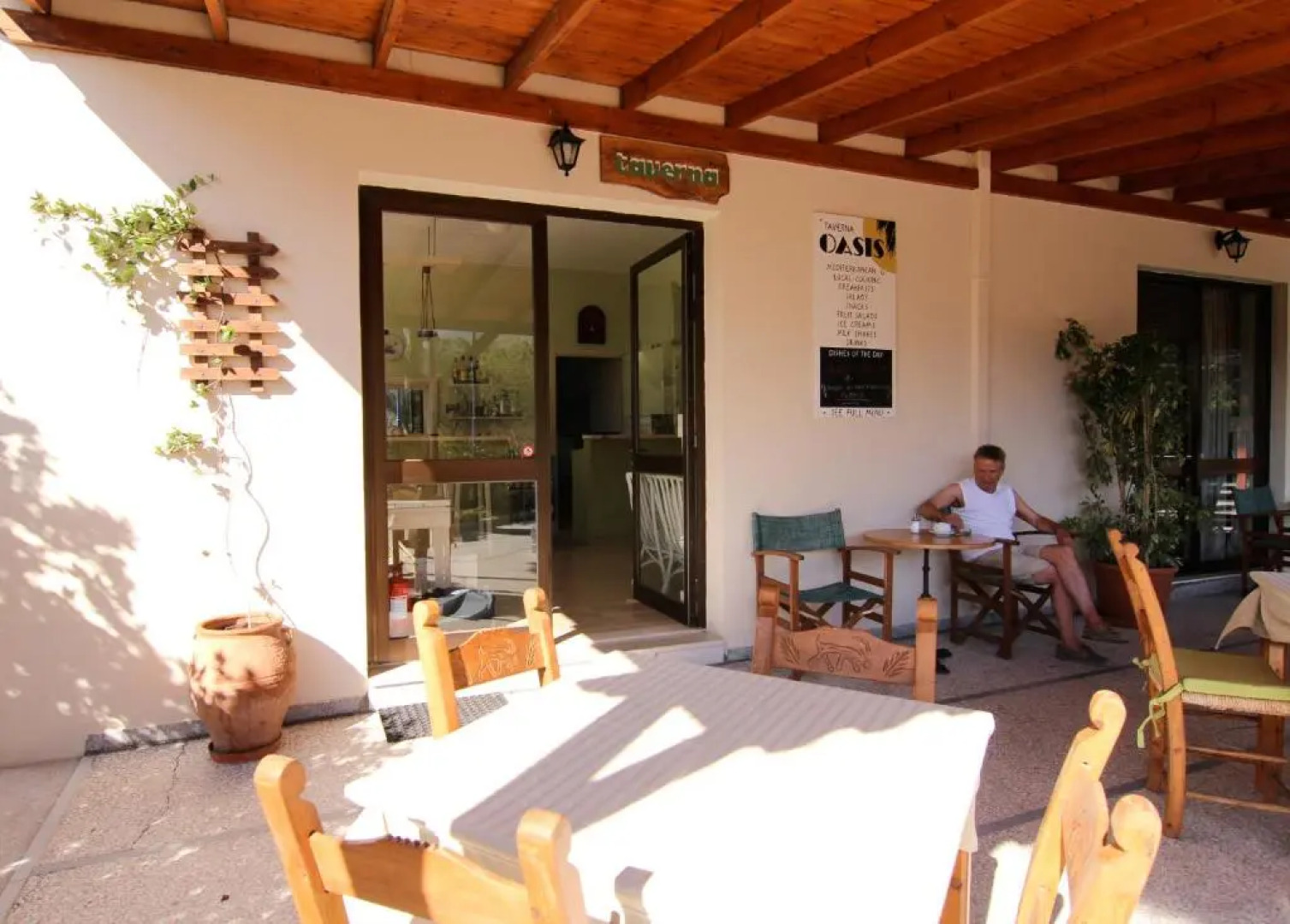 Oasis Apartments & Rooms