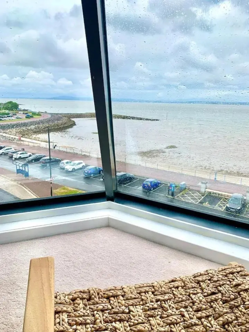 Lovely 2 bedroom modern loft apartment sea view