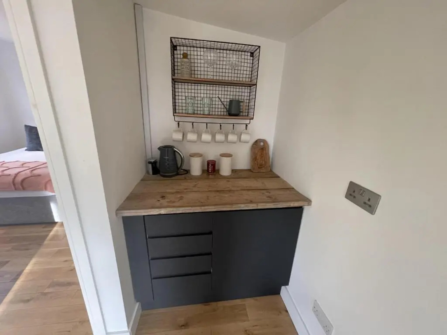 Maygrove Retreat - Sleeps 2 - Jacuzzi - Parking