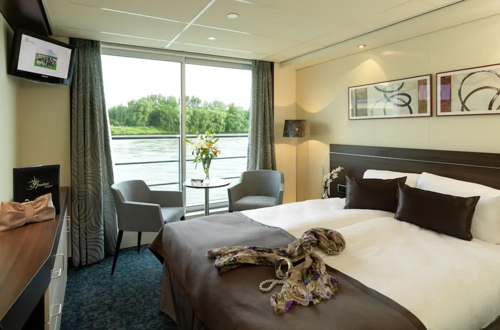 Crossgates Hotelship 4 Star - Altstadt - Düsseldorf