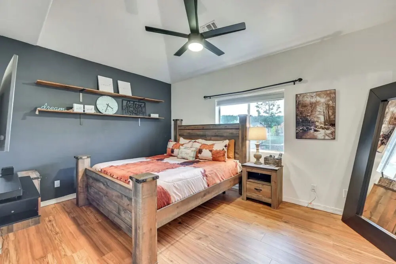 12 Mi to Flagstaff: Pet-friendly Home w/ Sunroom!