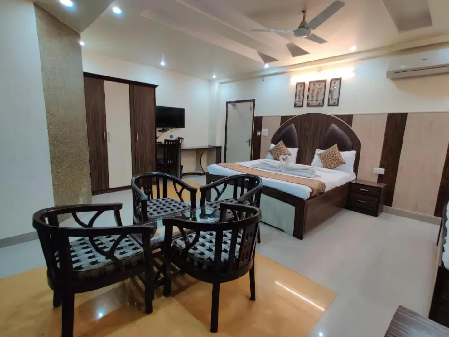 OYO 19453 Hotel Holy Basil