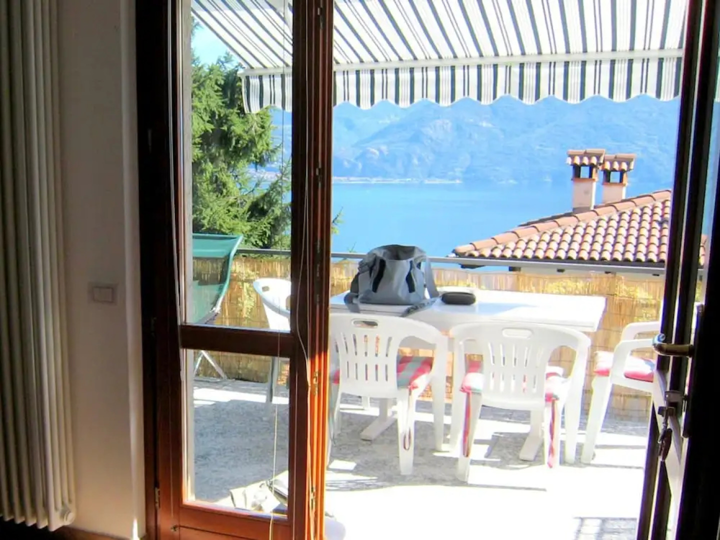 Apartment With Large Terrace and a Magnificent Lake View