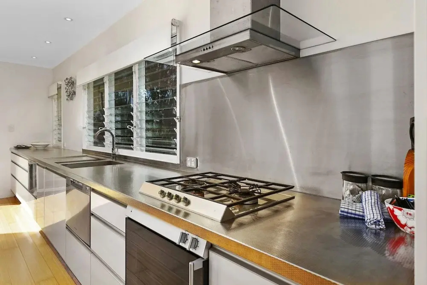 Stunning River House - 51 Hilton Esplanade