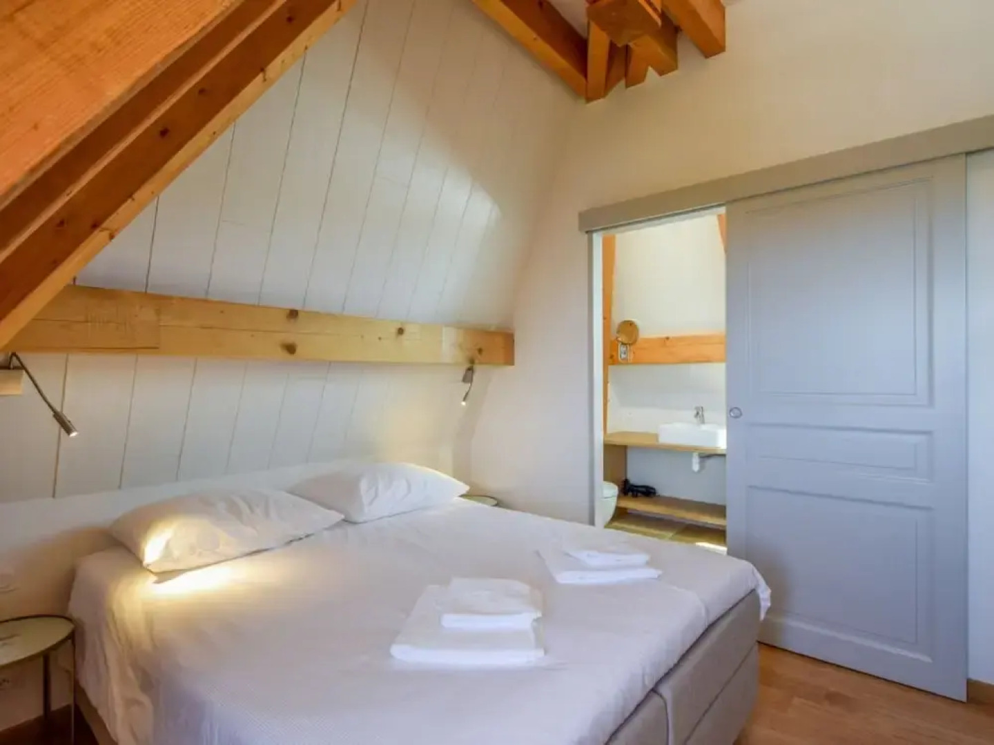 Hilltop Cottage With Pool